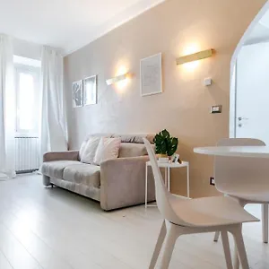 https://hintown-navigli-rock.it-lombardy.com
